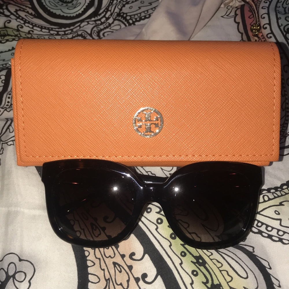 Brand new worn once Tory Burch sunglasses